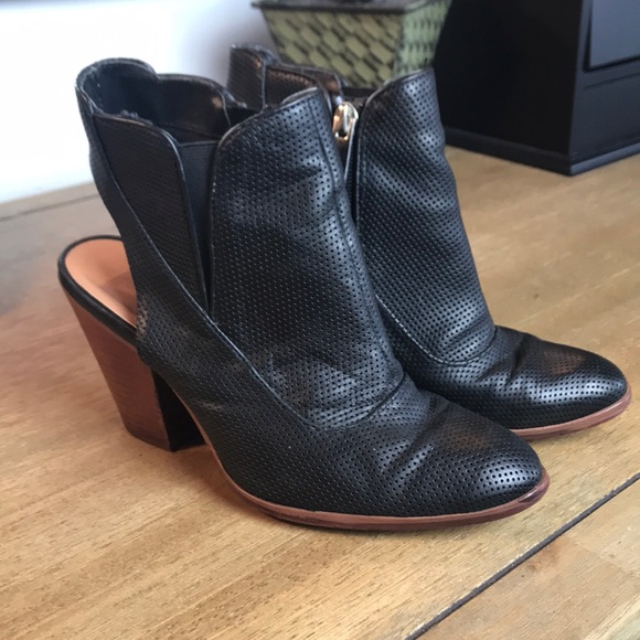 DOLCE VITA ANKLE BOOTS - Picture 6 of 6